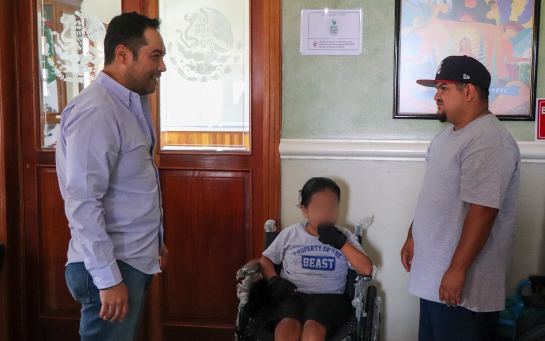 Alcalde Entrega Sillas de Ruedas a Personas en Situación de Vulnerabilidad