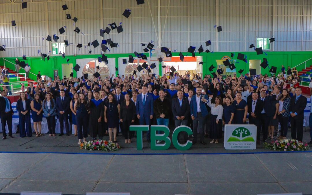 Romita celebra la graduación de 105 alumnos de Telebachilleratos Comunitarios UVEG
