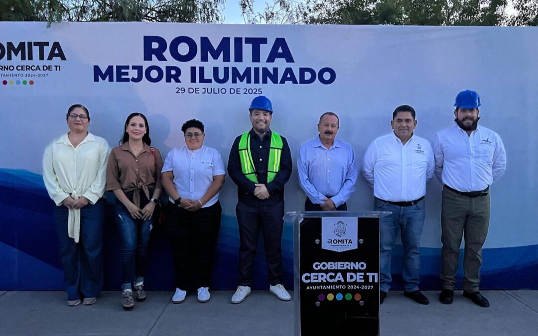 Se enciende el boulevard Romita–Tejamanil, uno de los principales del municipio.