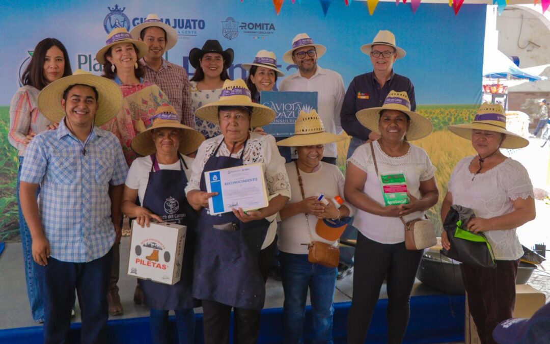 Inauguran en Romita la Plaza del Campo