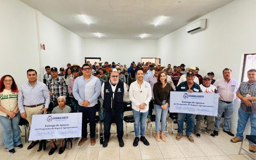 Gobierno de Romita y Secretaría del Campo entregan apoyos del Seguro Agropecuario a productores afectados por contingencias climatológicas.