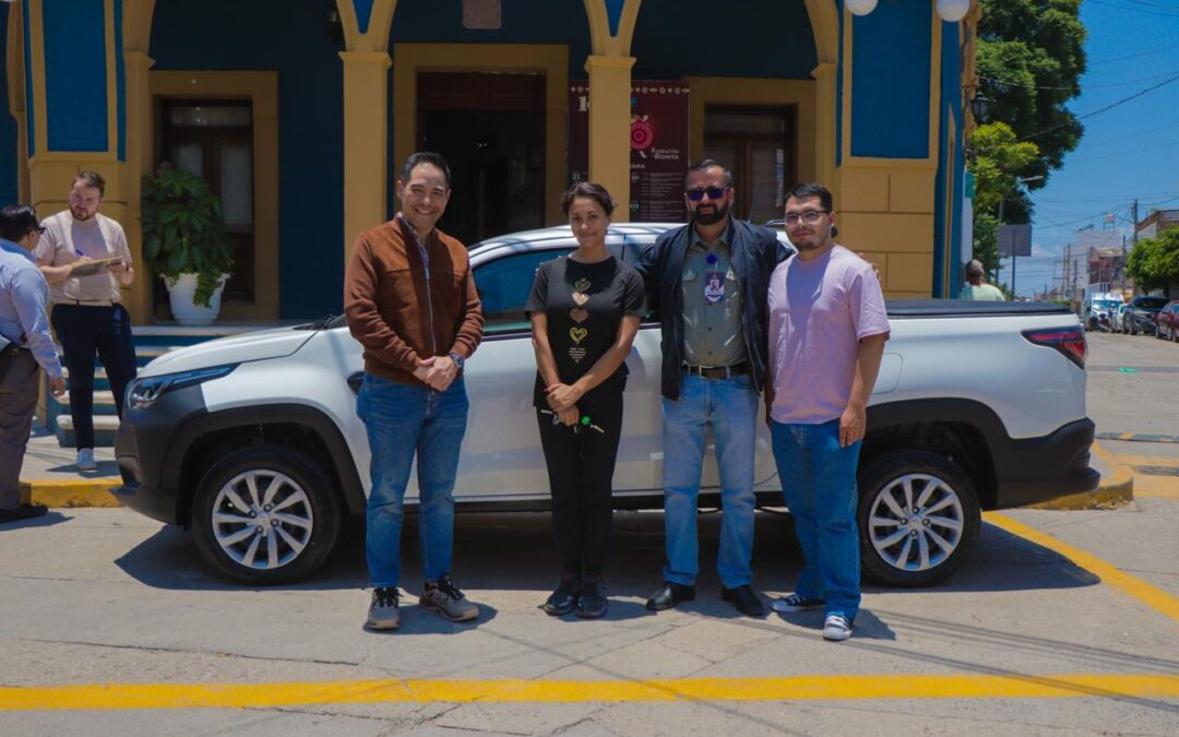 FORTALECEN LA PROTECCIÓN DE LA NIÑEZ Y ADOLESCENCIA EN ROMITA CON ENTREGA DE VEHÍCULO A LA PROCURADURÍA AUXILIAR.